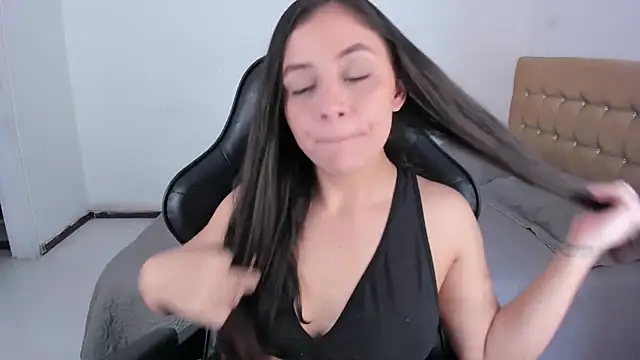 EmmaGrace1999 online show from 04-10-26, 07:32