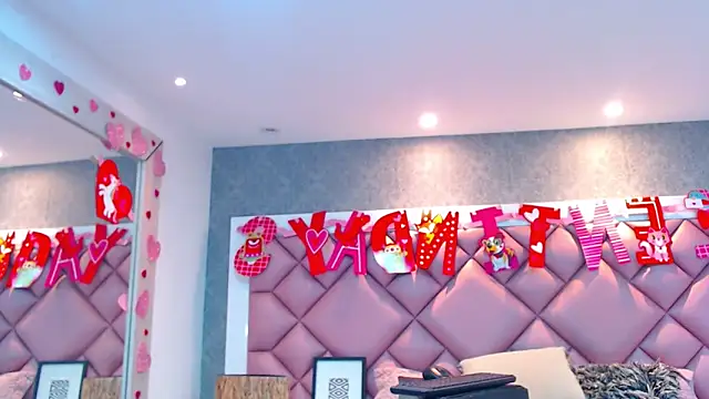 Snapshot of DanielaDuff chatting on 10-12-25, 07:37 DanielaDuff online show from 10-12-25, 07:37