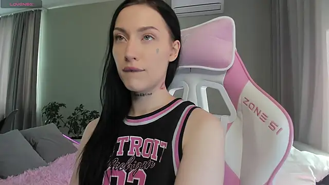 JenniferQueen11 online show from 09-30-25, 07:47