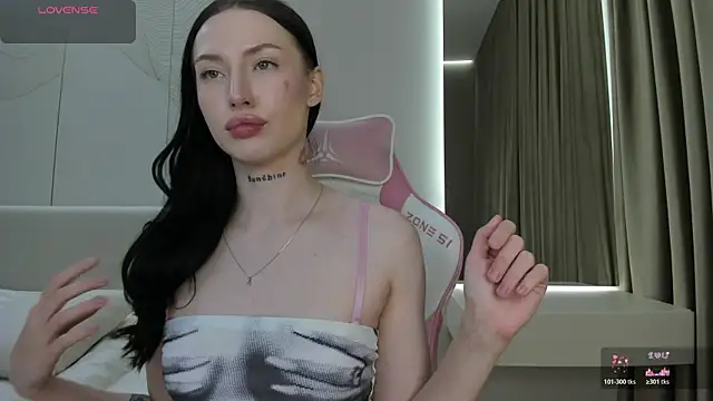 Snapshot of JenniferQueen11 chatting on 05-21-26, 02:47 JenniferQueen11 online show from 05-21-26, 02:47