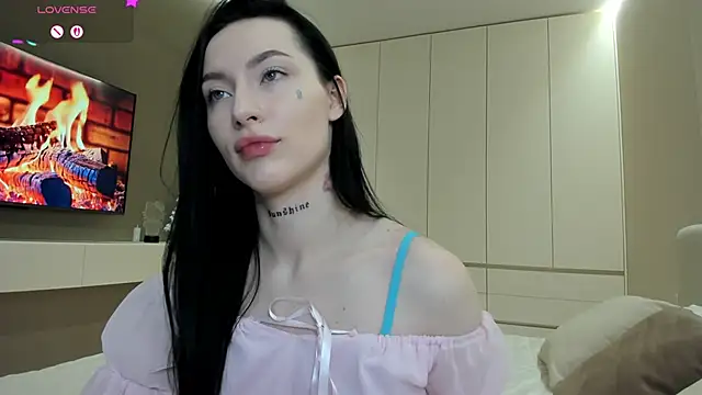 JenniferQueen11 online show from 02-05-26, 02:24