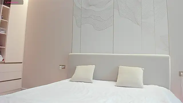 JenniferQueen11 online show from 11-28-25, 07:52