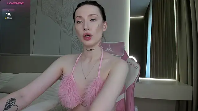 Snapshot of JenniferQueen11 chatting on 06-12-26, 04:10 JenniferQueen11 online show from 06-12-26, 04:10