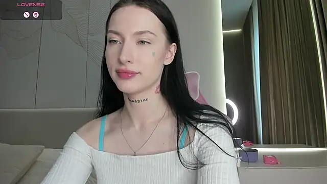 Snapshot of JenniferQueen11 chatting on 05-09-26, 08:28 JenniferQueen11 online show from 05-09-26, 08:28