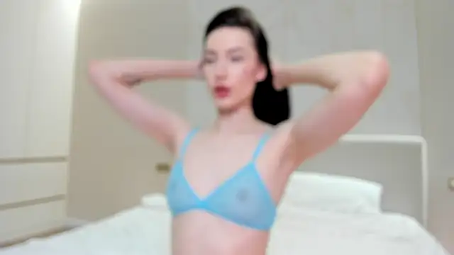 JenniferQueen11 online show from 11-05-25, 04:21