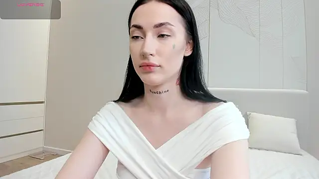 JenniferQueen11 online show from 03-19-26, 07:30