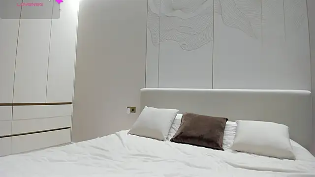 JenniferQueen11 online show from 02-12-26, 01:22