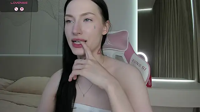 Snapshot of JenniferQueen11 chatting on 06-06-26, 06:13 JenniferQueen11 online show from 06-06-26, 06:13