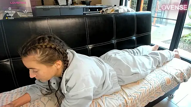 ElizSweet online show from 01-13-26, 10:52