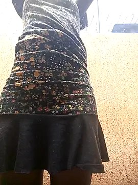 Snapshot of Petite_li chatting on 12-21-25, 06:59 Petite li online show from 12-21-25, 06:59