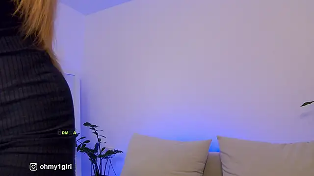 Fallinlove1 online show from 11-28-25, 03:01