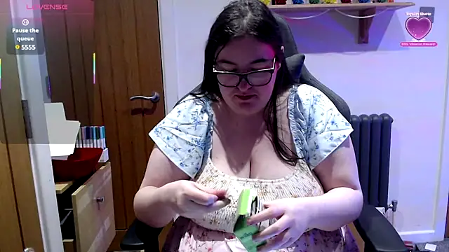 Rebecca Summer online show from 04-08-26, 05:58