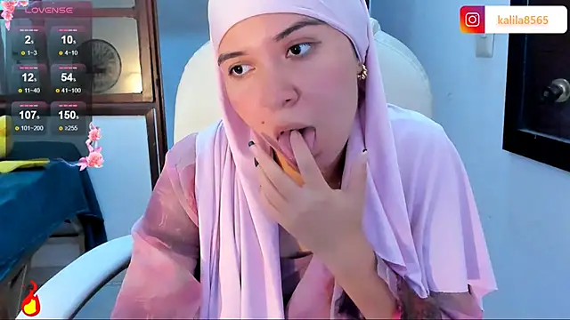 MatchedEyebrow online show from 10-23-25, 09:24