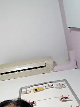 Molly newman6 online show from 11-20-25, 05:35