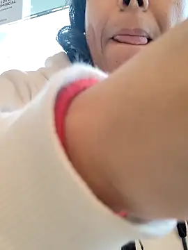 Snapshot of Molly_newman6 chatting on 02-04-26, 12:33 Molly newman6 online show from 02-04-26, 12:33