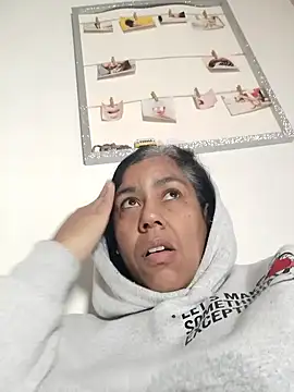 Molly newman6 online show from 12-17-25, 06:35