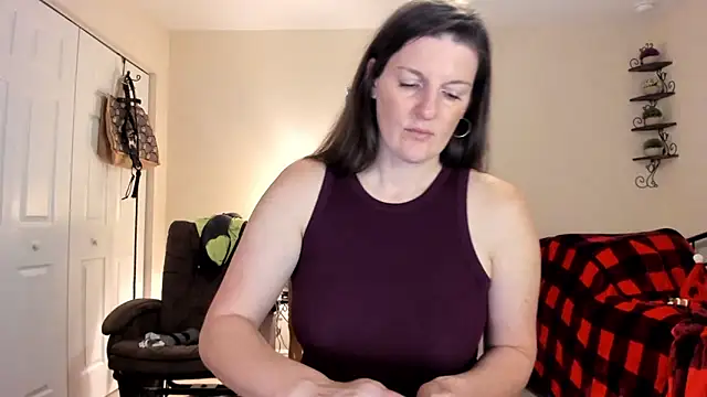 Snapshot of Kelly_Carolina chatting on 12-17-24, 04:00 Kelly Carolina online show from 12-17-24, 04:00