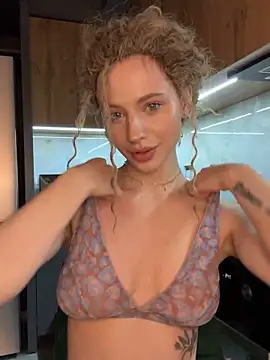 Camilla Railian online show from 02-06-25, 08:34