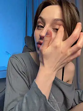 Camilla Railian online show from 05-05-26, 09:07
