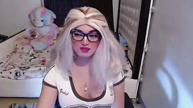 Snapshot of Goddess_Sarah chatting on 10-04-25, 02:51 Goddess Sarah online show from 10-04-25, 02:51