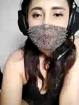 Snapshot of _Shimmerlyn_ chatting on 02-05-25, 02:37 Shimmerlyn online show from 02-05-25, 02:37