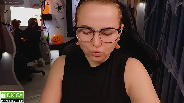 Snapshot of Mira_Mermayd chatting on 10-27-25, 08:15 Mira Mermayd online show from 10-27-25, 08:15