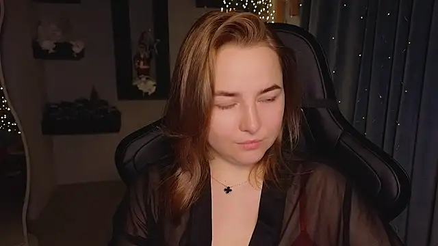 Snapshot of Mira_Mermayd chatting on 12-19-25, 01:09 Mira Mermayd online show from 12-19-25, 01:09