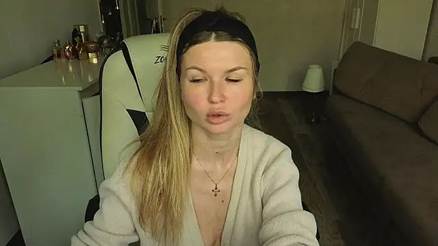 AngelMiaM online show from 05-09-26, 10:51