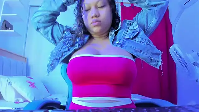 Lunastar02 online show from 11-13-25, 01:04