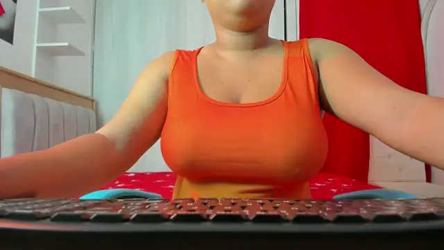 Lunastar02 online show from 12-20-25, 02:09