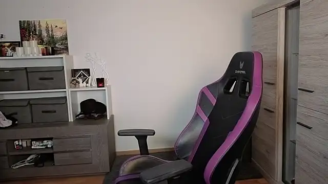 Snapshot of TinniAngel chatting on 09-11-25, 05:35 TinniAngel online show from 09-11-25, 05:35