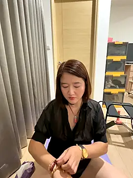 Snapshot of Tw_Angellovers chatting on 11-12-25, 03:38 Tw Angellovers online show from 11-12-25, 03:38