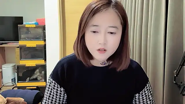 Snapshot of Tw_Angellovers chatting on 12-21-25, 03:03 Tw Angellovers online show from 12-21-25, 03:03