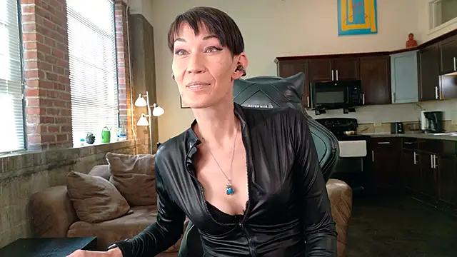 EveEnigma online show from 12-18-25, 08:45