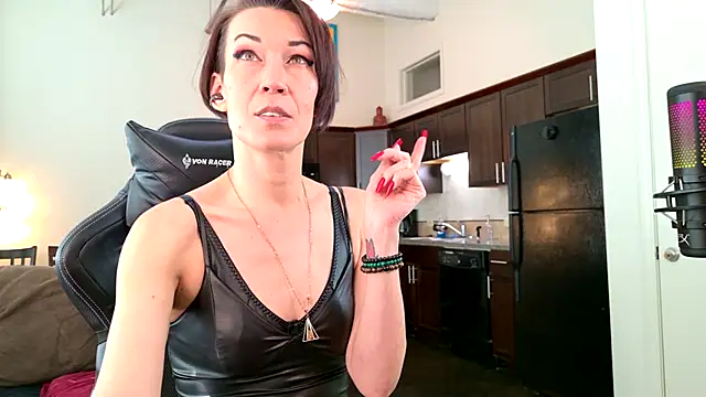 EveEnigma online show from 03-06-25, 06:26