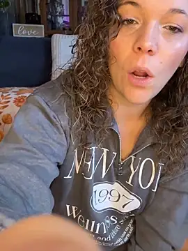 Snapshot of AuroraSummers chatting on 10-22-25, 02:38 AuroraSummers online show from 10-22-25, 02:38