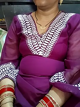 Snapshot of Diya_143 chatting on 07-18-26, 06:55 Diya 143 online show from 07-18-26, 06:55