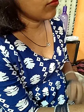 Snapshot of Diya_143 chatting on 05-18-26, 05:34 Diya 143 online show from 05-18-26, 05:34