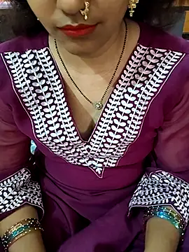 Snapshot of Diya_143 chatting on 05-21-26, 07:28 Diya 143 online show from 05-21-26, 07:28