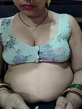 Snapshot of Diya_143 chatting on 07-13-26, 06:29 Diya 143 online show from 07-13-26, 06:29