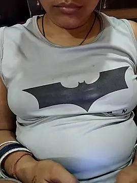 Snapshot of Diya_143 chatting on 05-18-26, 05:40 Diya 143 online show from 05-18-26, 05:40