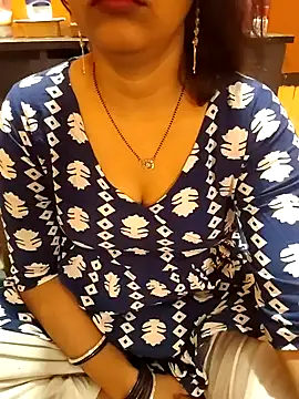 Snapshot of Diya_143 chatting on 04-21-26, 06:31 Diya 143 online show from 04-21-26, 06:31