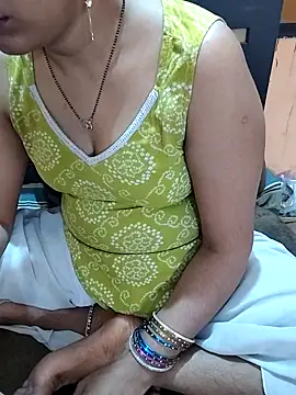 Snapshot of Diya_143 chatting on 04-23-26, 06:20 Diya 143 online show from 04-23-26, 06:20