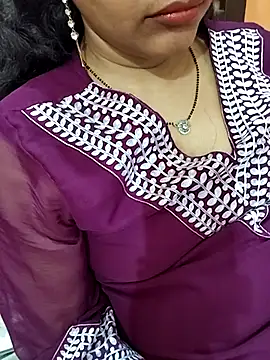 Snapshot of Diya_143 chatting on 05-03-26, 06:33 Diya 143 online show from 05-03-26, 06:33
