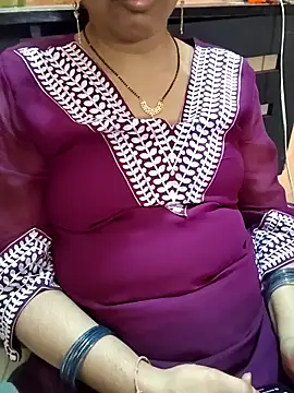 Snapshot of Diya_143 chatting on 06-15-26, 06:24 Diya 143 online show from 06-15-26, 06:24