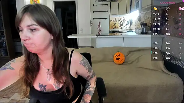 StacyTigerr online show from 10-30-25, 09:18