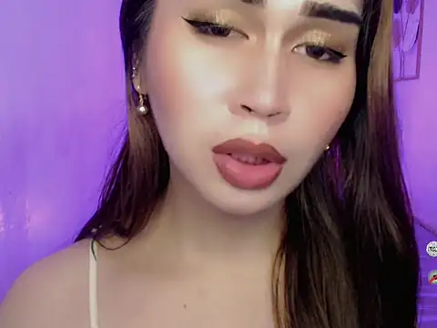 Snapshot of AlodiaOfCums chatting on 11-17-25, 01:37 AlodiaOfCums online show from 11-17-25, 01:37