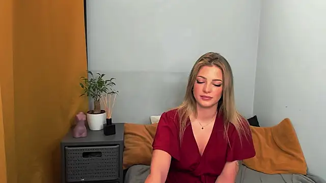 Snapshot of LilyBlondee chatting on 02-01-25, 11:53 LilyBlondee online show from 02-01-25, 11:53