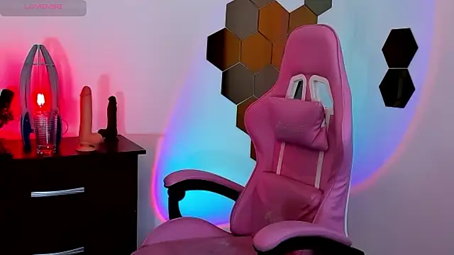 Snapshot of tastymeli chatting on 10-18-25, 10:23 tastymeli online show from 10-18-25, 10:23