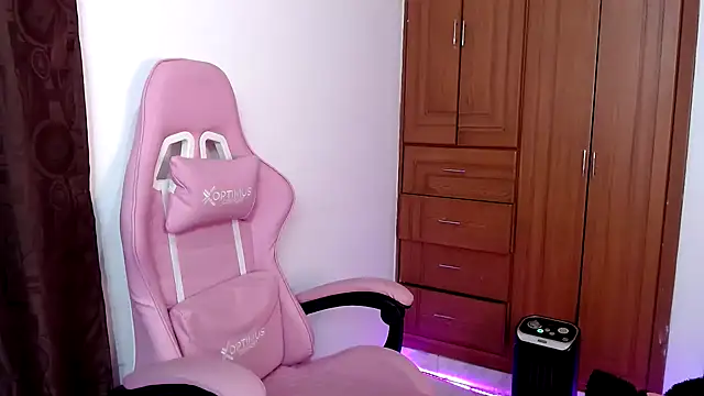 Snapshot of tastymeli chatting on 12-31-24, 03:55 tastymeli online show from 12-31-24, 03:55